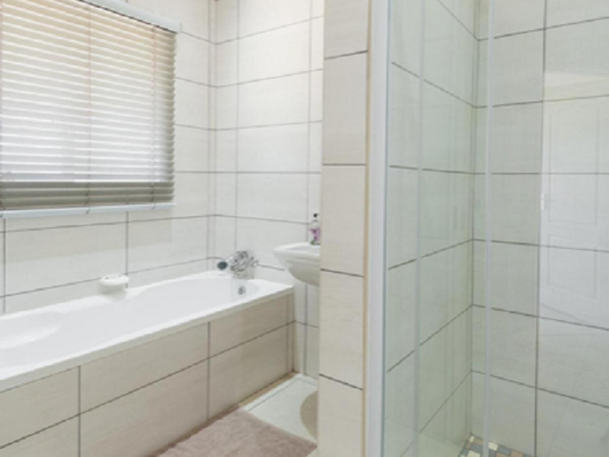 Flying Ostrich Guesthouse & Self-Catering Accommodation Mariental Zimmer foto